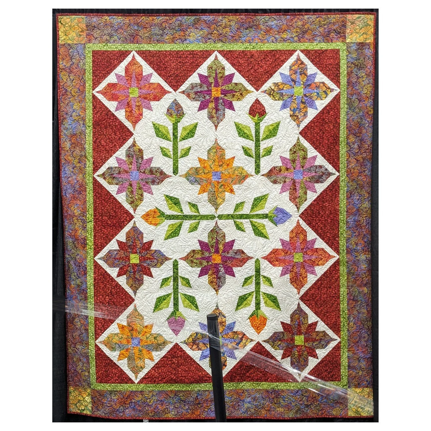NOT MY WORK. This is Flower Shoppe by Susan Cook quilted byMelinda Keppler. I like how Susan put two different blocks together - the pattern is balanced and interesting. She did a great job with the color too!

#ilovequilting, #quiltersofinstagram, #