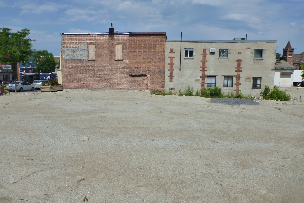 7 - EMPTY EMPIRE LOT
