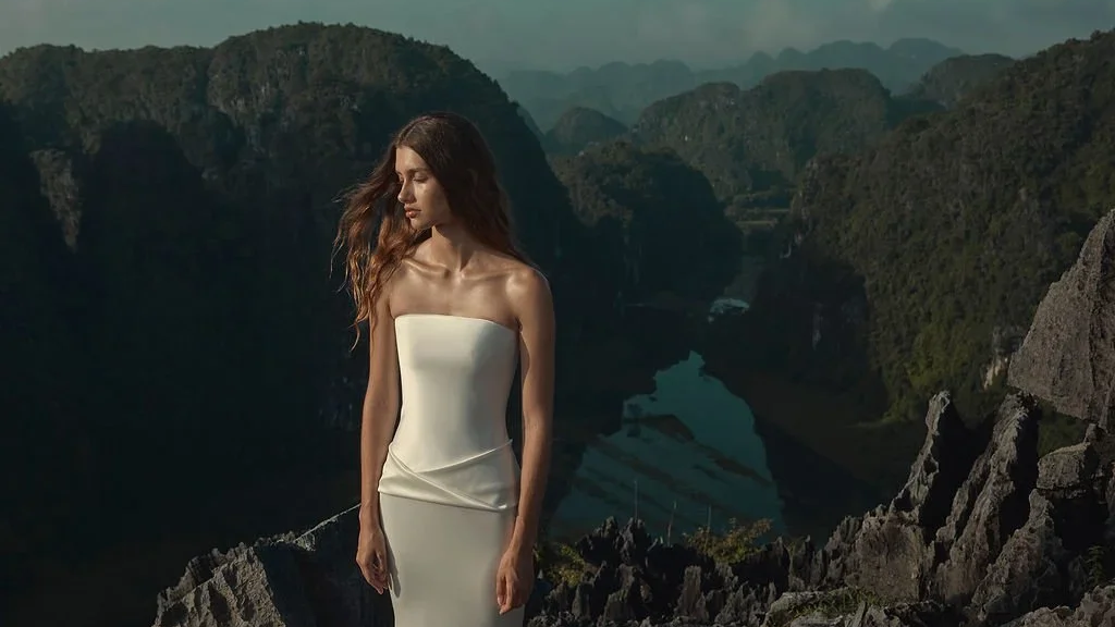For the modern, effortlessly cool bride