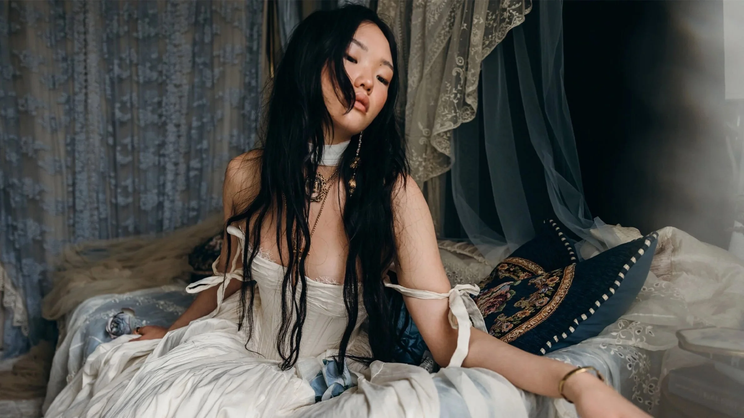 For the modern, effortlessly cool bride
