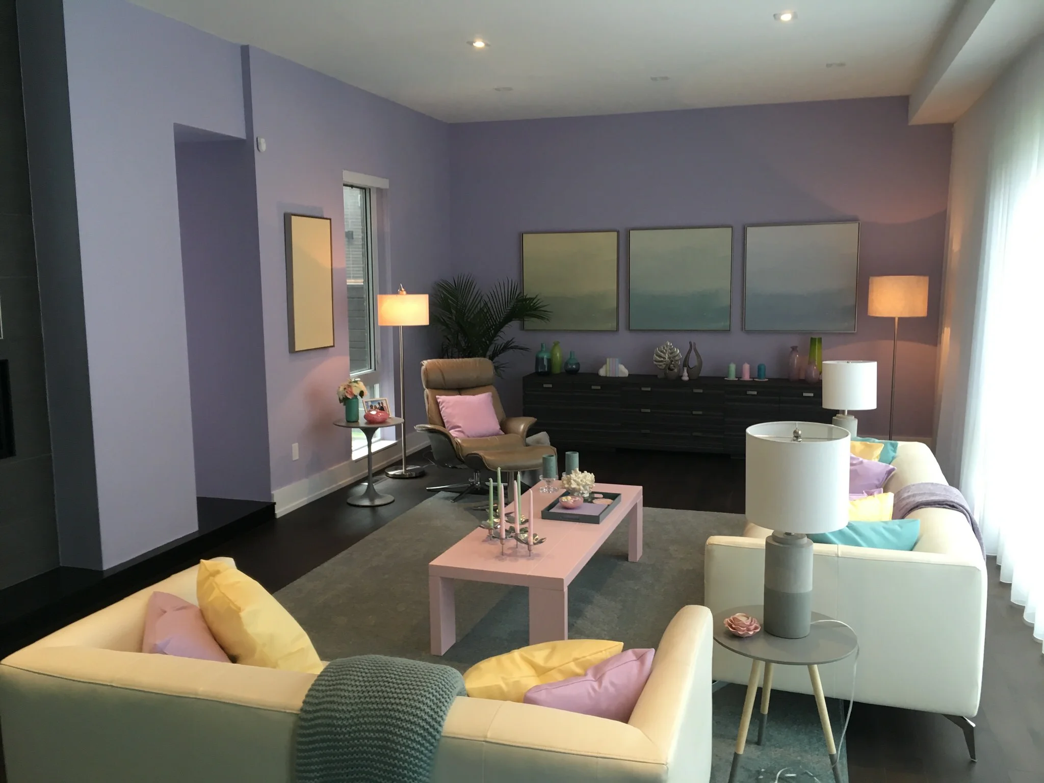 Addison's (Meg Donnelly) family living room.