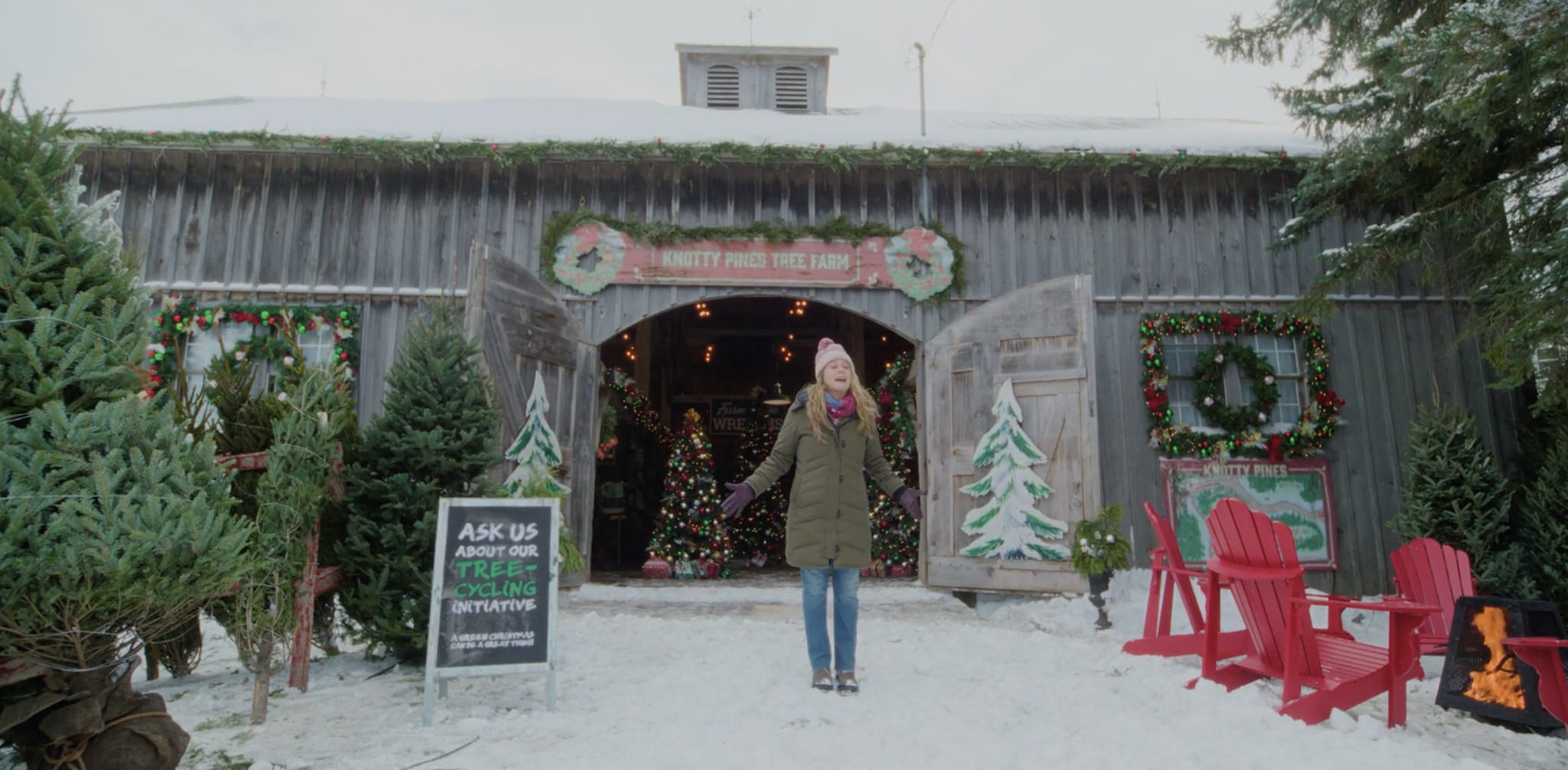  Kate (Alicia Silverstone) imploring her family to get into the spirit at a Christmas tree farm. 