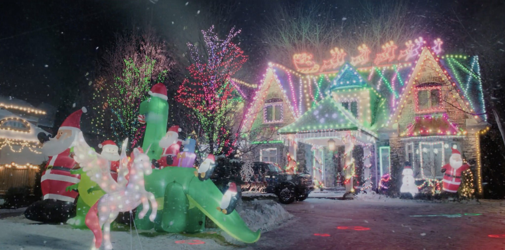  Kate is separated from her husband (Oliver Hudson), who does not share her environmental anxieties. We dressed Everett’s exterior to “horrify” her. 