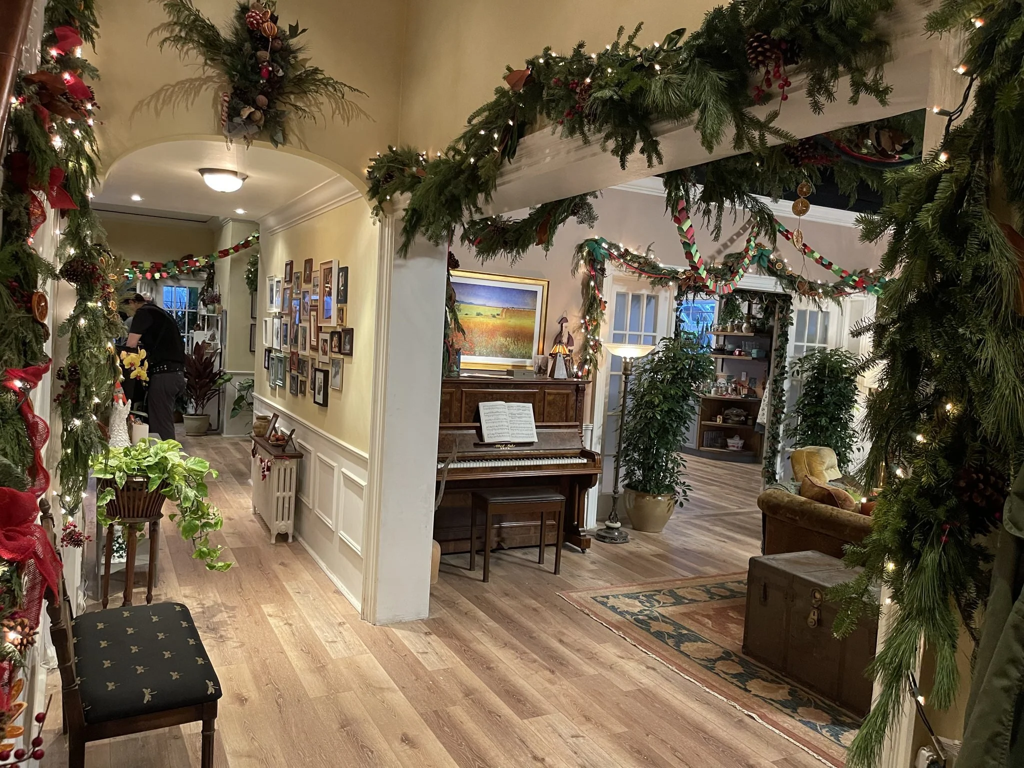  A view of the entry hall and living room with the kitchen beyond in Kate’s interior. 