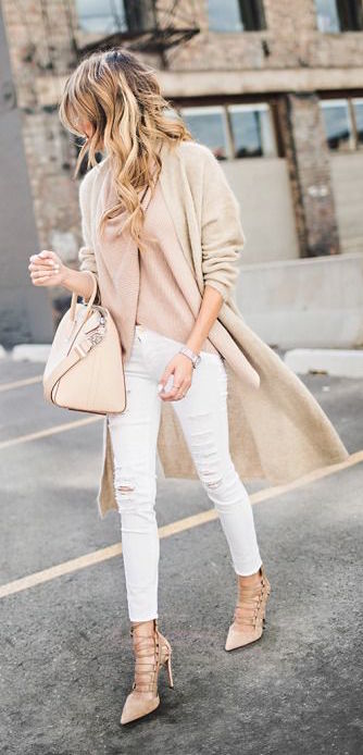 A peach topper, matching accessories and winter white jeans are the preppy way to approach the chilly weather. Found on Pinterest . 