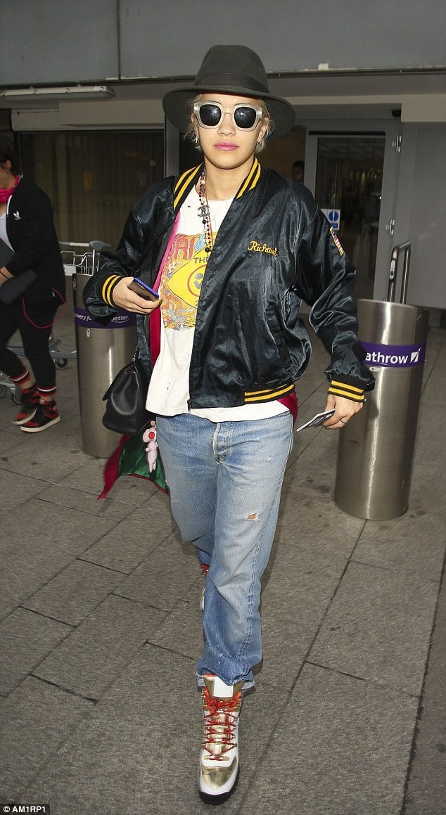   Rita Ora  makes the airport her runway and I love her for it! / Via  Daily Mail  