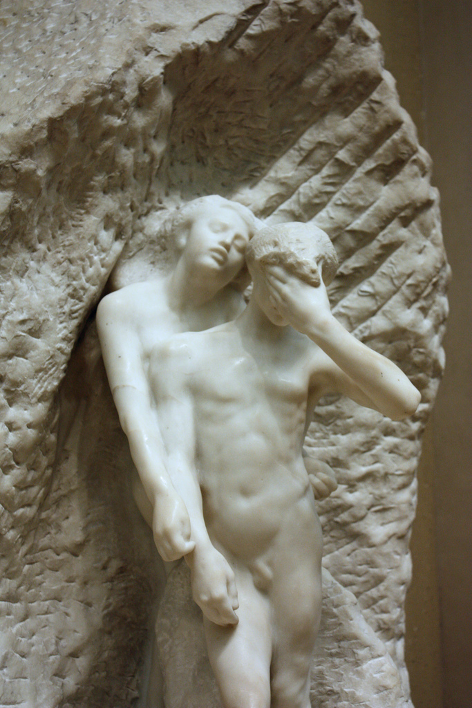 Orfeu e Eurídice, Rodin, 1893. Orfeu é descartado por Platão como exemplo negativo de amante. Os deuses pensavam que ele era soft : tratava-se apenas de um músico, que não teve a coragem de morrer de verdade por Eurídice, recorrendo a um subterfúgio para descer ao Hades que lhe permitiu entrar no submundo sem estar de facto morto (cf. a este respeito o conto de M. Kundera, "Symposium": "No fim do verdadeiro amor está a morte, e só o amor que termina na morte é amor."). Segundo Platão, o castigo que os deuses reservam a Orfeu pela transgressão é a morte às mãos de mulheres. 