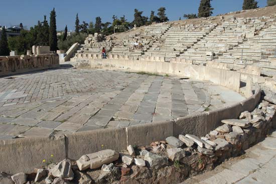 Teatro de Dioniso, Acrópole de Atenas, onde Eurípides encenou várias tragédias. 