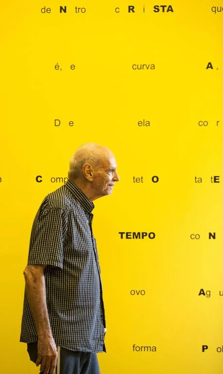 Brasil, um dos teus grandes poetas morreu
