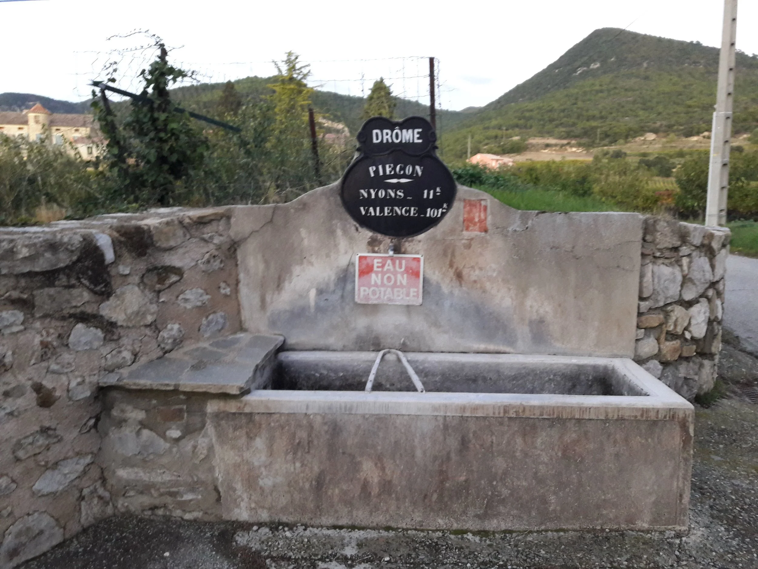  Piégon, uma aldeia francesa que fica na zona do Drôme na França