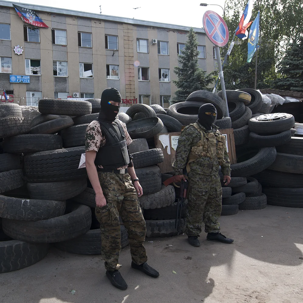 Two separatist seconds before rushing into a van going to a combat zone