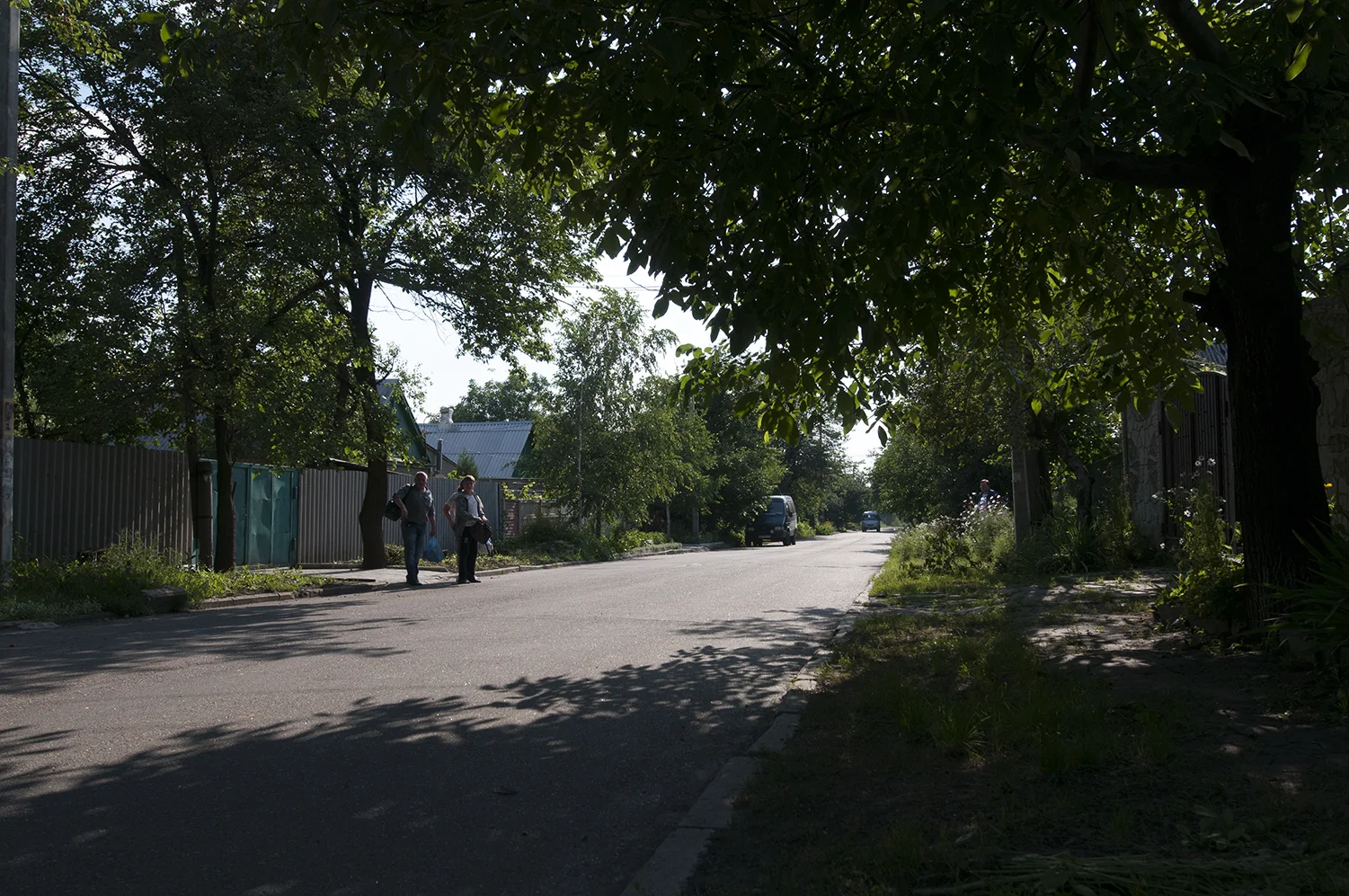 A family with a few belongings waiting for a bus to flee away from the firefights