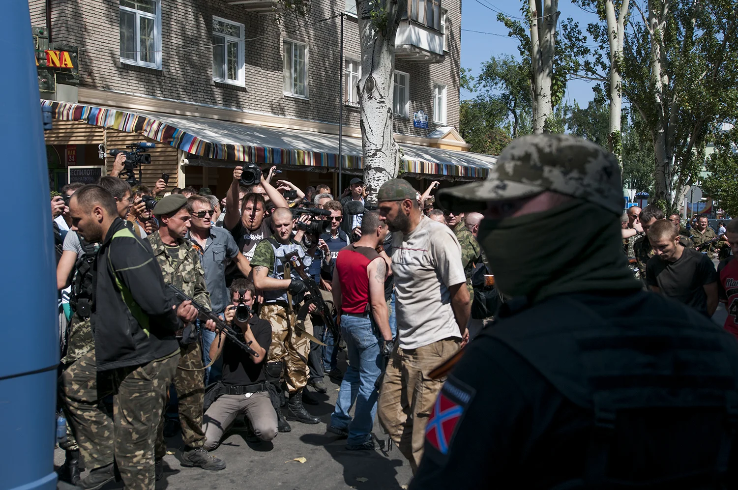 Ukrainian POW being loaded back into buses 