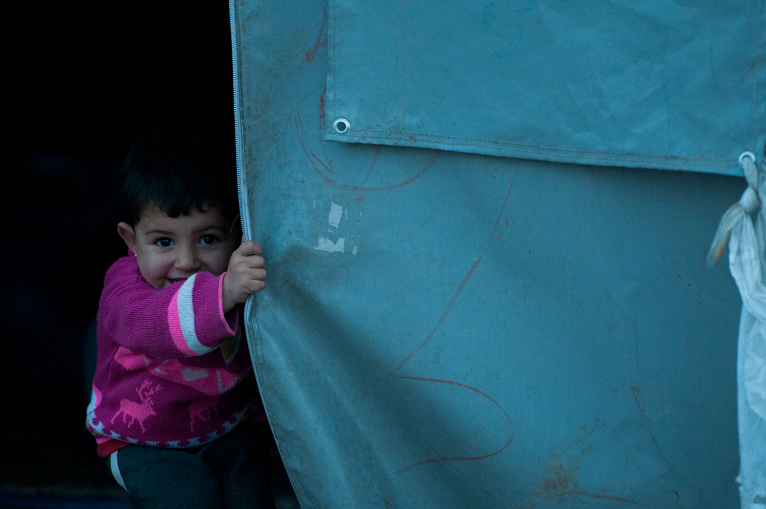 Syrian child playing in a refuge camp near Suruç
