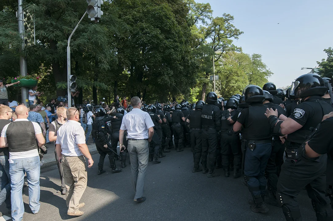 Riot Police getting on formation as a small group of protesters from Svoboda attack them on Mykhaila Нrushevs'kogo street.