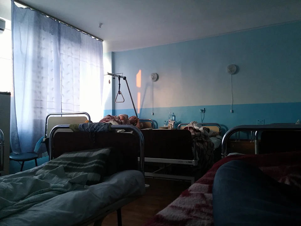Hospital 6 beds room at 6.45am 