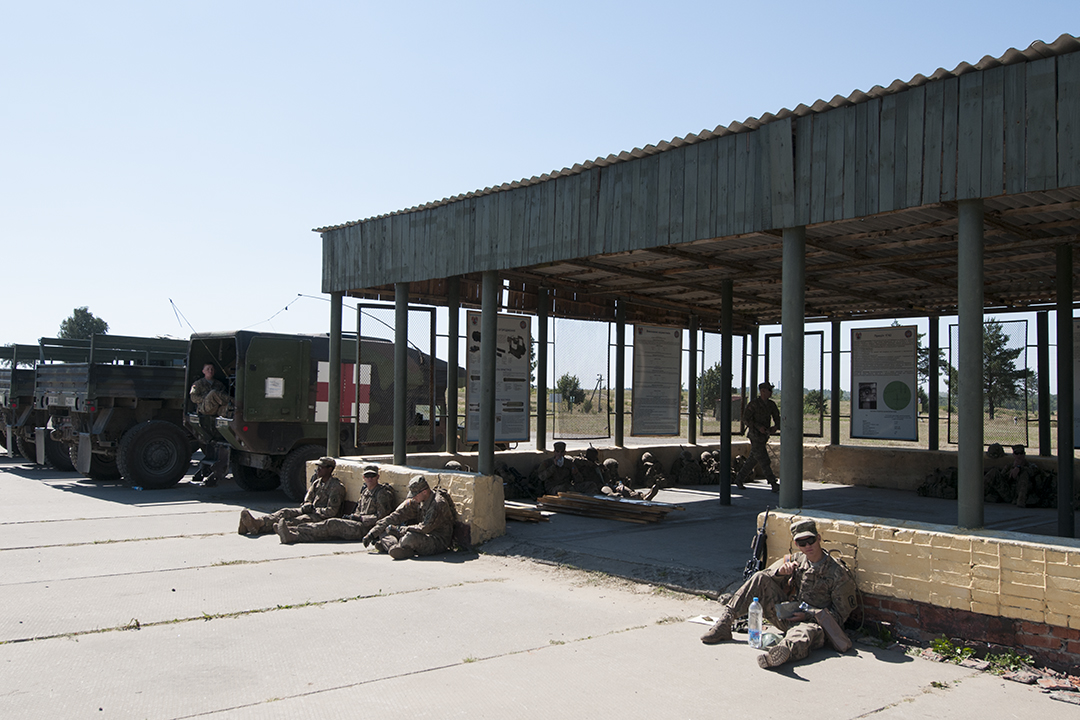 American soldiers from the 173rd Airborne Brigade eating lunch at the shooting range. 