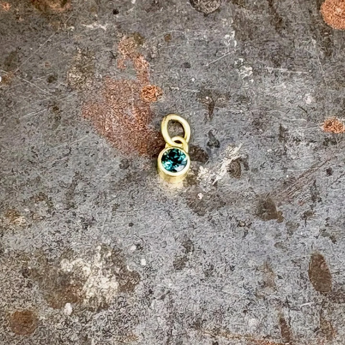 Deeply in love with these Australian sapphires from @capricorngems - 4mm blue green teal set in 18ky gold. I have 5 others, deep blue and blue/green, in my inventory until I return to Tucson in February. These will make it on to the website end of we