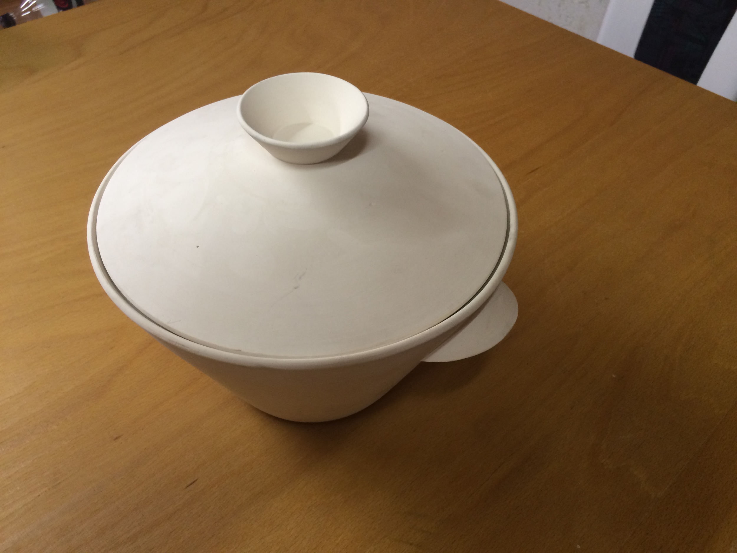  Grosse Schale mit Deckel 