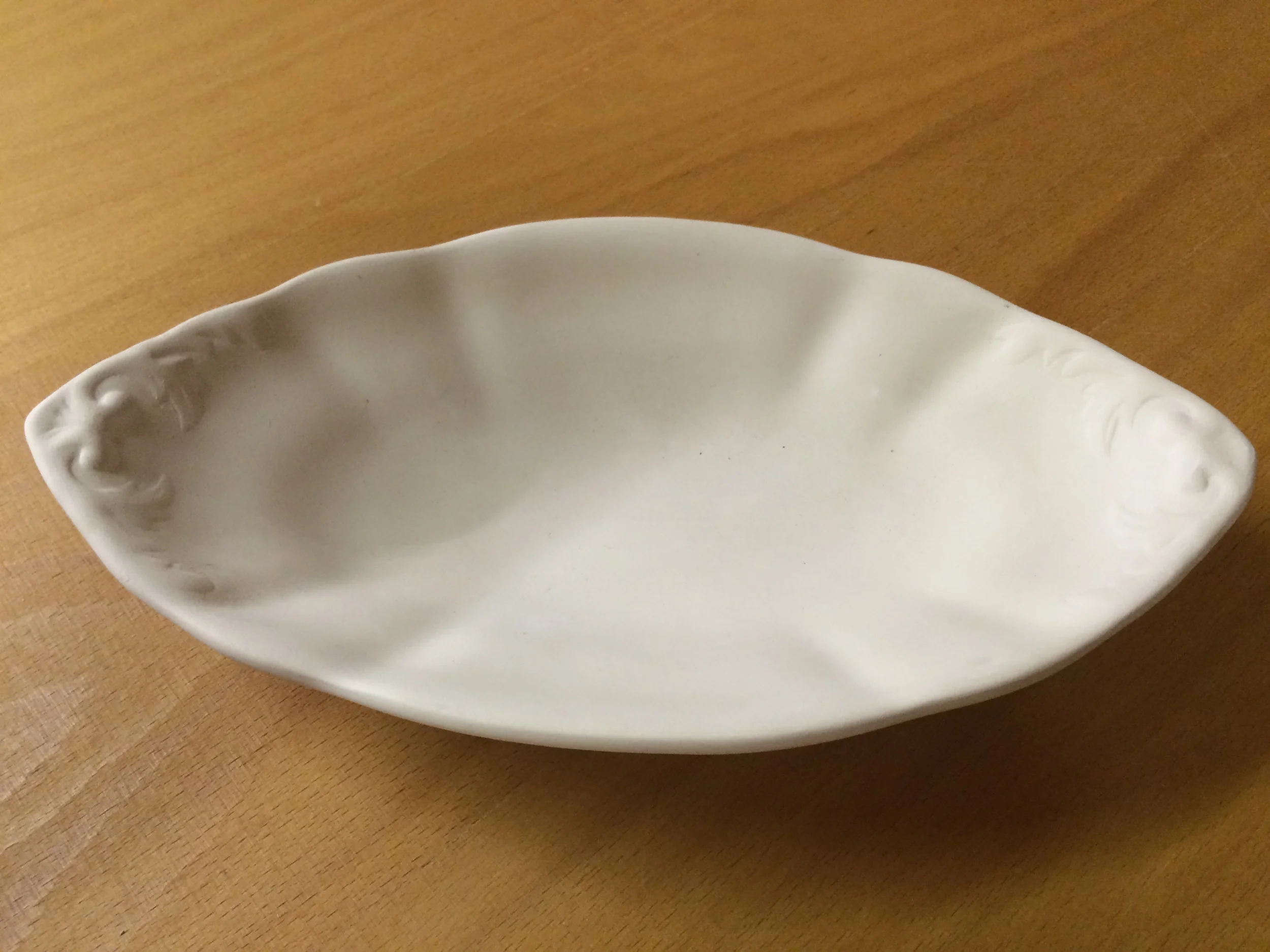  Schale mit Reliefmuster 