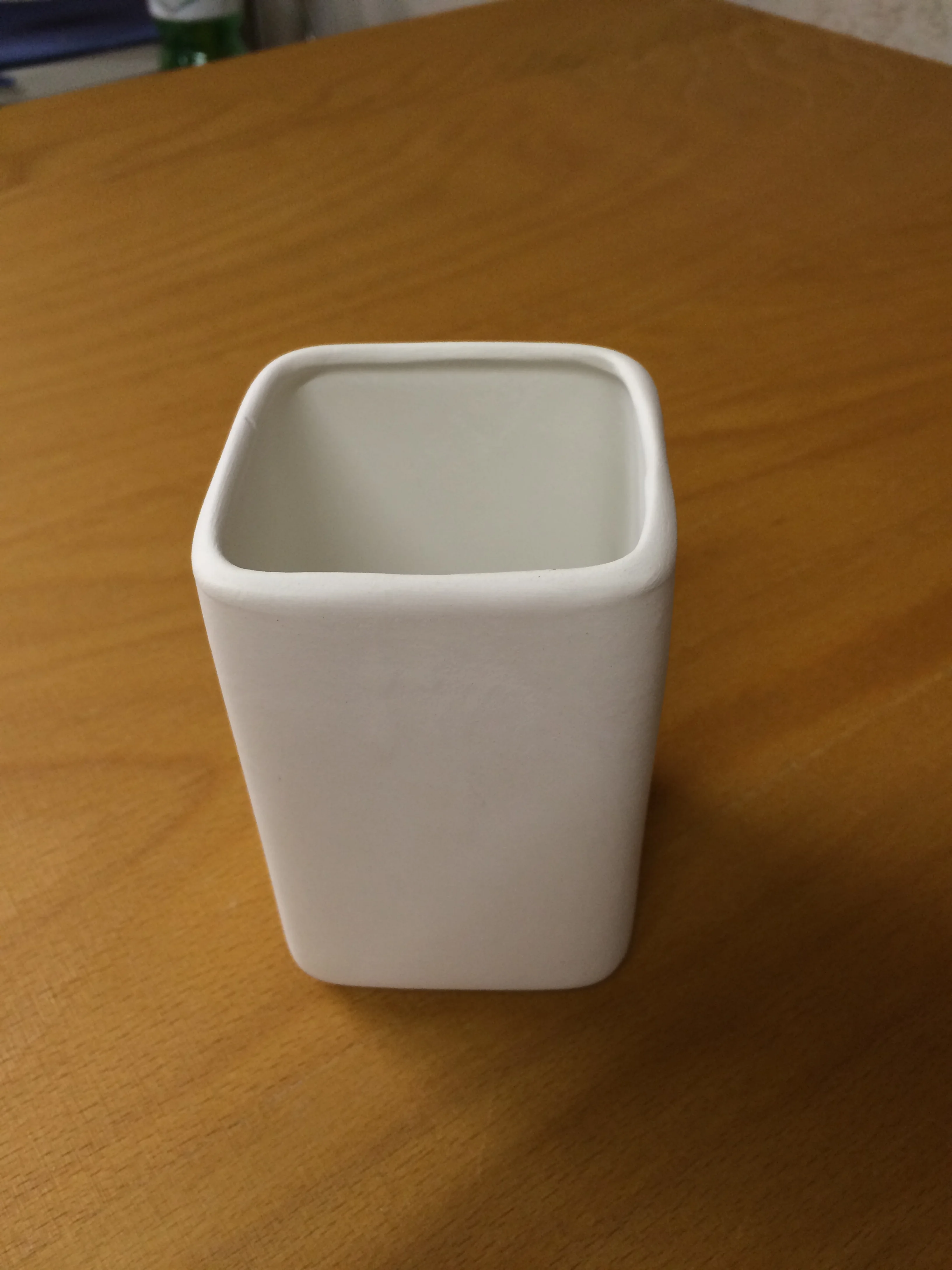  Eckiger Becher, als Trinkbecher oder für Stifte usw. 