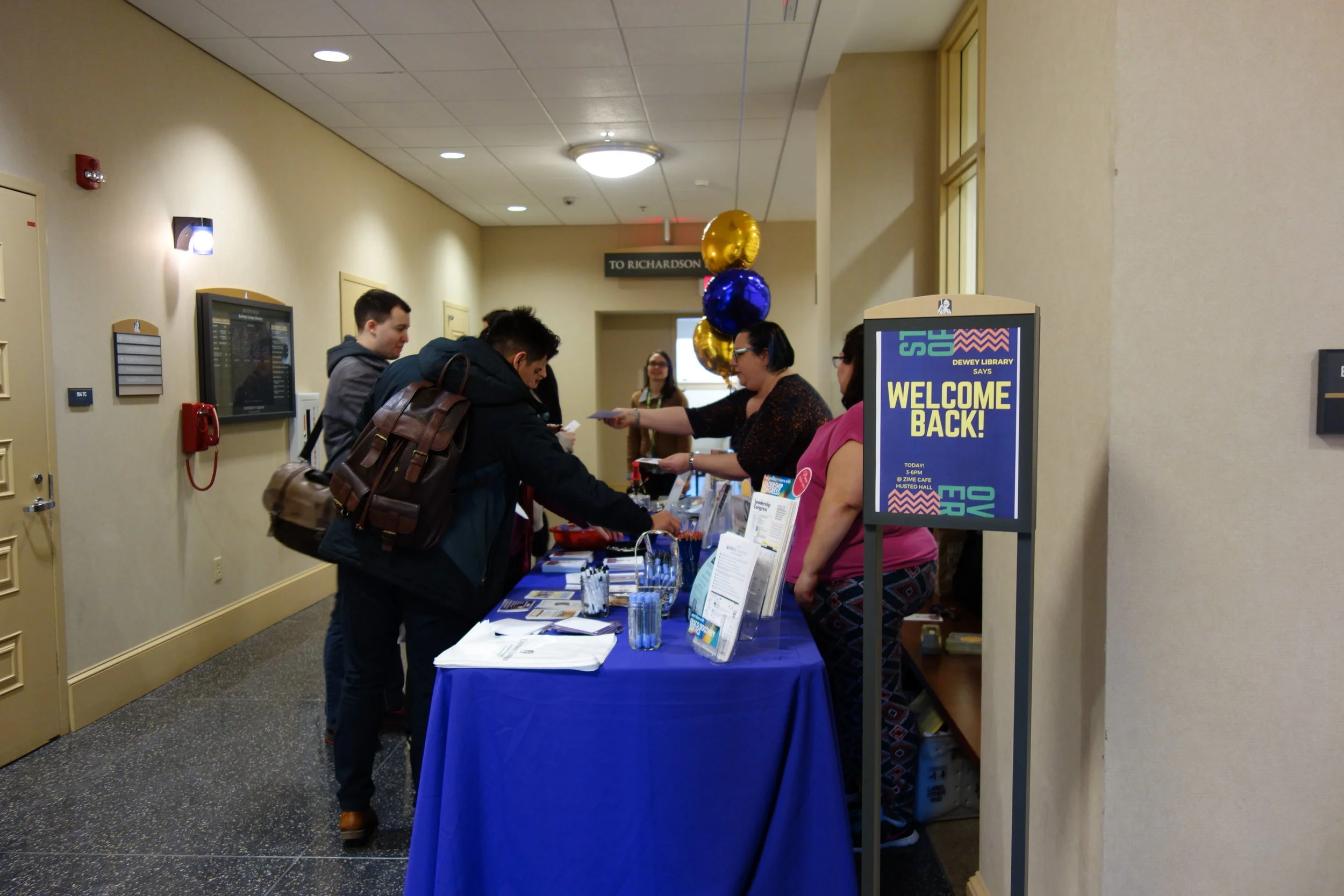 Students catch librarians at a Welcome Back Event
