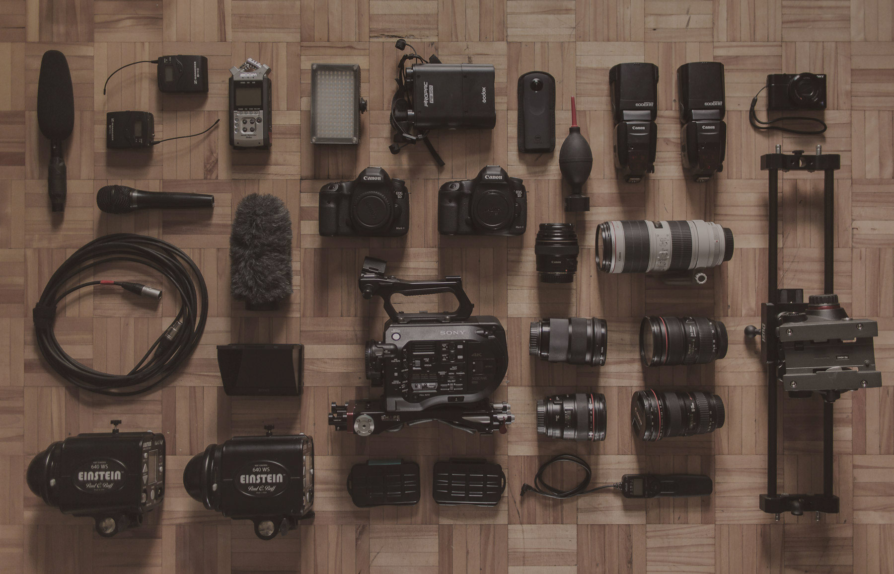 BANNERS-acceueil-alexandre-claude-gear-photographe-montreal-pale.jpg