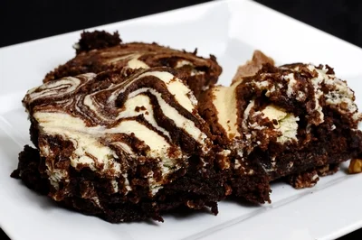 Raw Chocolate Cheesecake Bars