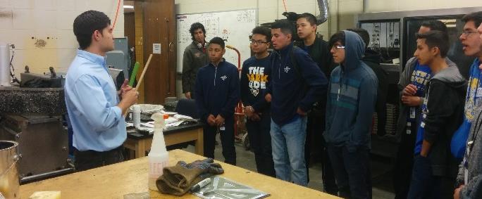 Figure 3: Students of El Paso high school in a Lab tour