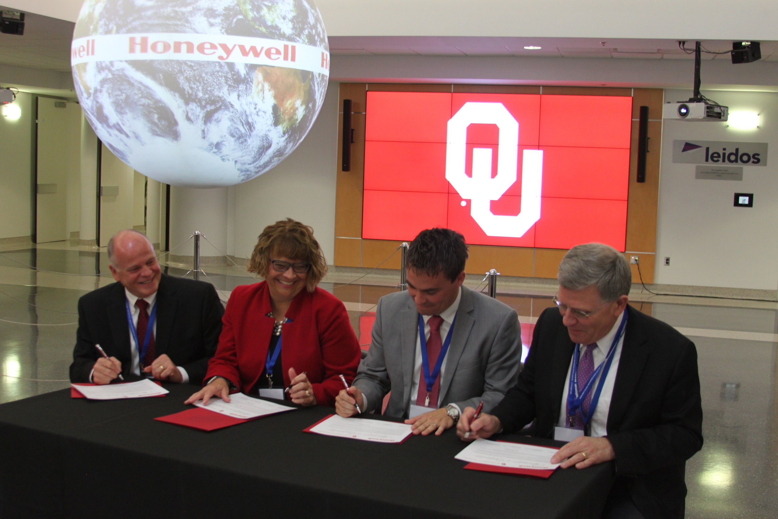   The University of Oklahoma and Honeywell sign a master agreement for research, October 4, 2017.&nbsp; Southern Plains personnel assisted with creating the event.  