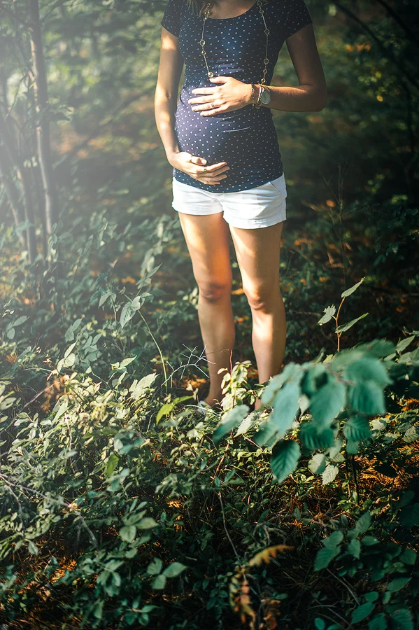 famille-photo-studio-professionnel-couple-amie-portrait-victoriaville-lesmaximes-évènement-heureux-souvenirs-maternité-nouveau-né-bébé-mère-mariage-évènement-studio-3-maternité-bédaine.jpg