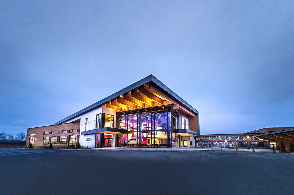 architecture-exterieur-entreprise-corporatif-construction-renovation-victo-victoriaville-affaires-lesmaximes-studio-famille-maison-ediffice.jpg