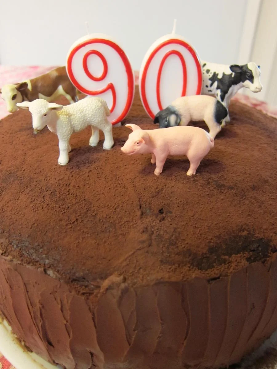 8 cake deco.jpg