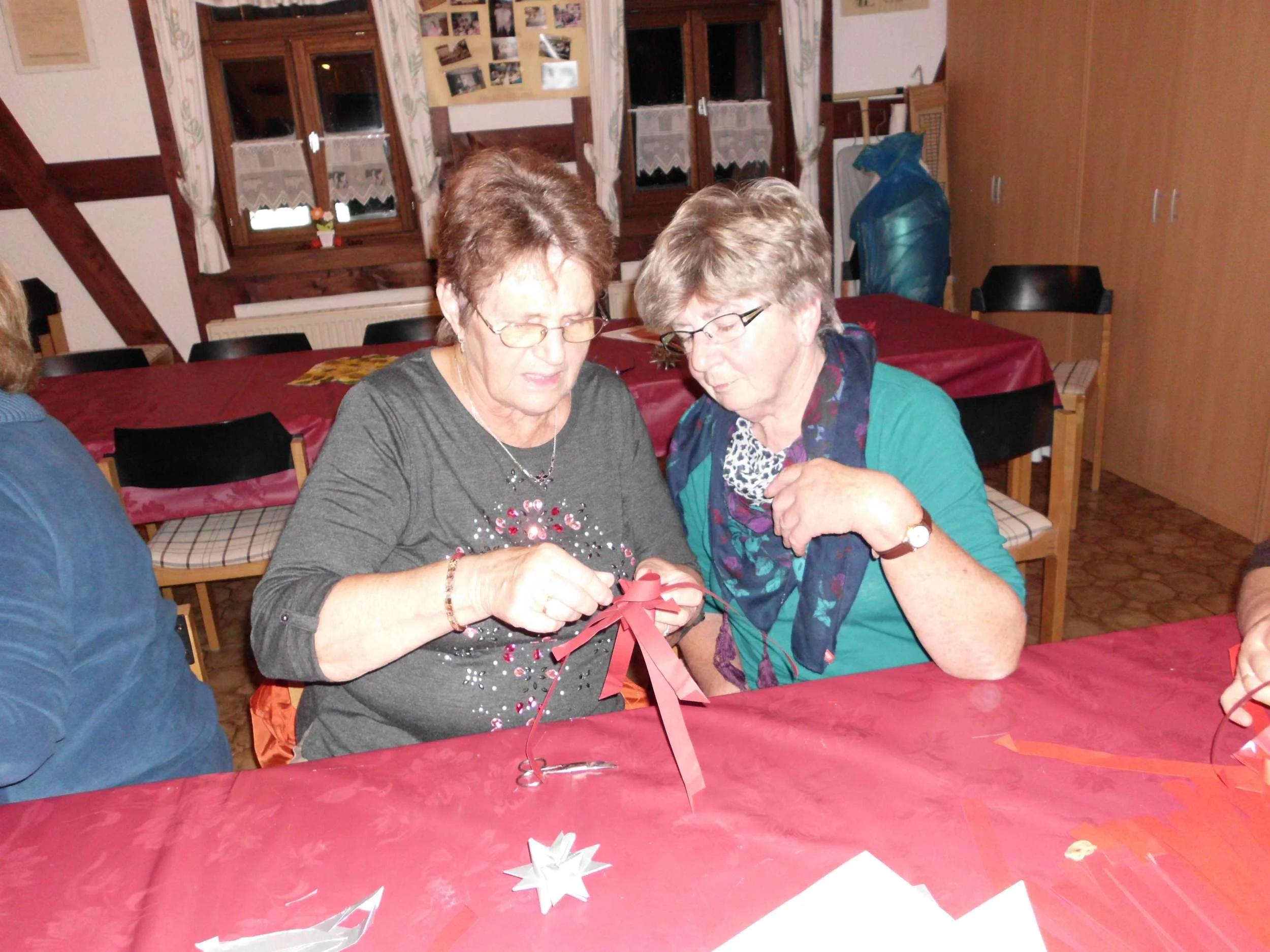21.10.2014 - Basteln von Fröbelsternen