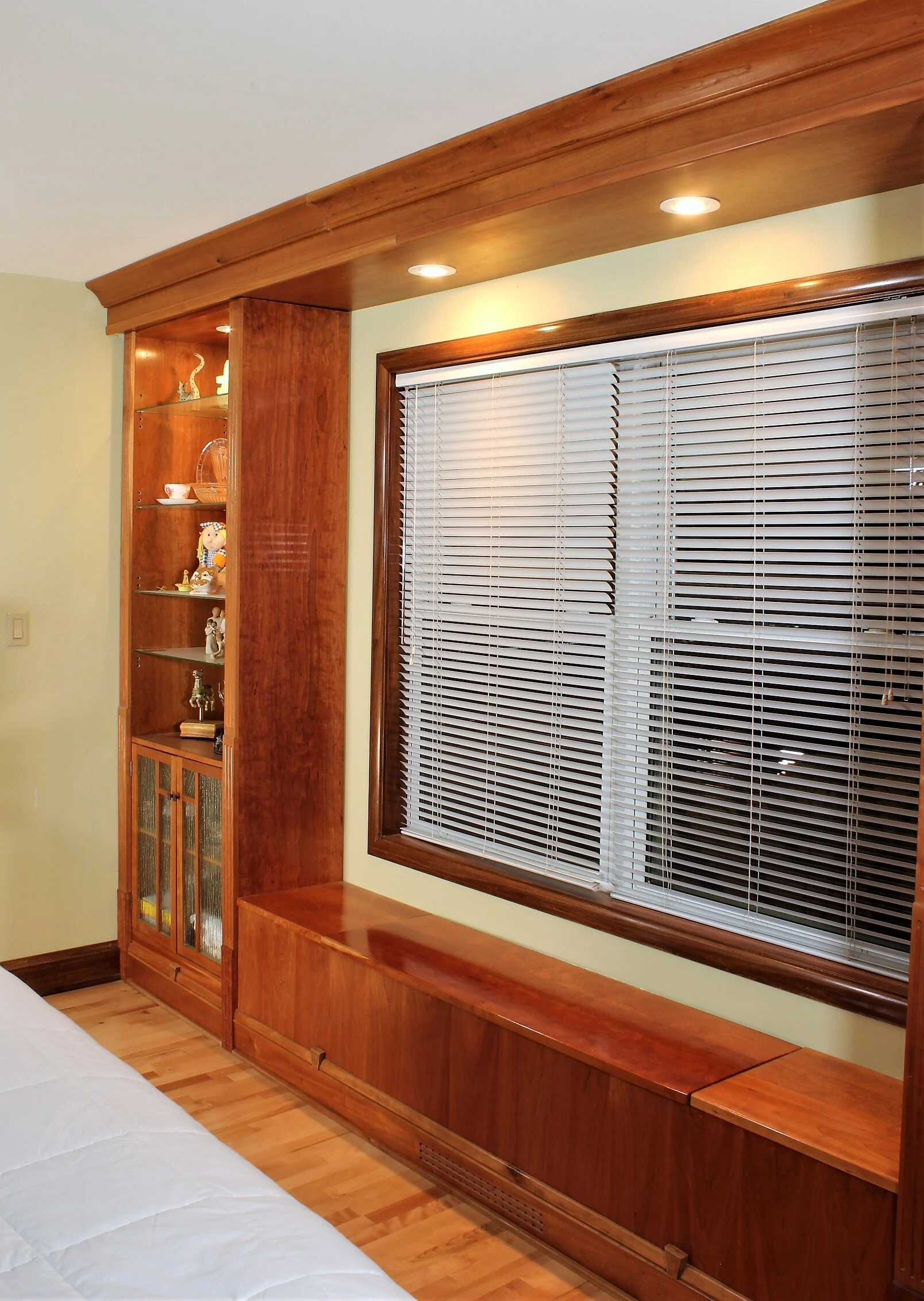 Window seat / blanket box and curio cabinet