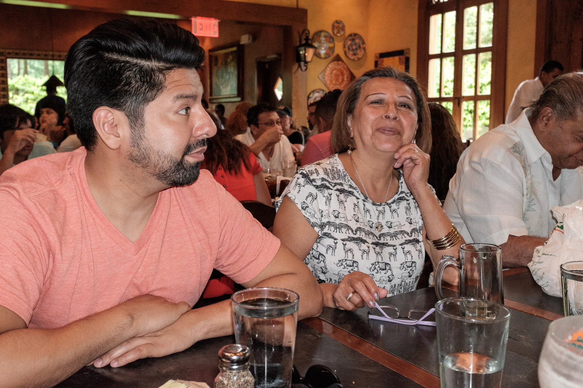 FamilyAtGuapos-2.jpg