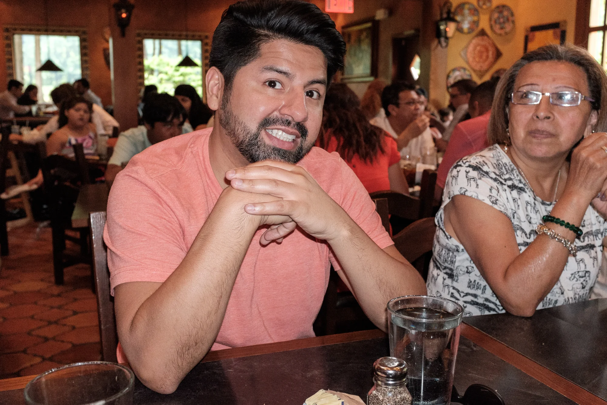 FamilyAtGuapos-4.jpg