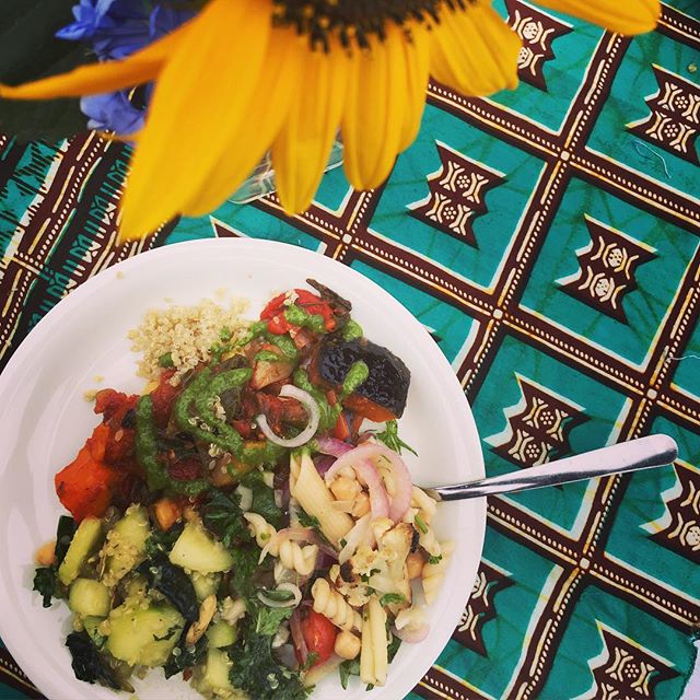 Yesterday we had another beautiful afternoon dinner in the garden 😋🍃 thank you to all those who came out and joined in!