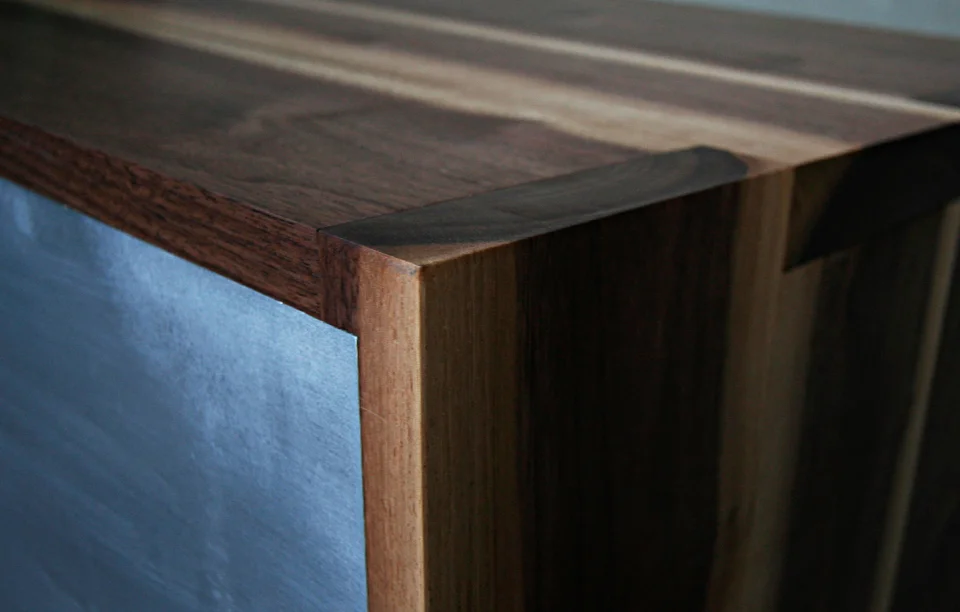 BROWN STUDIO-WALNUT SIDE-04.jpg