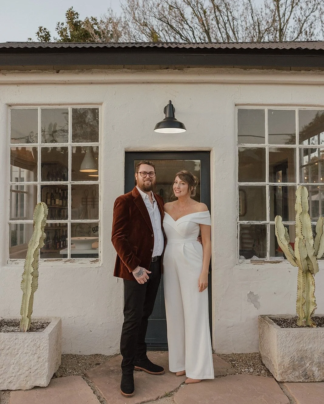 A wedding feast featuring all our Los Alamos favorites.

Venue + bar @bodegalosalamos 
Oysters + shrimp cocktails @barlecote
Appetizers + dessert @bellslosalamos
Brisket + pork tacos @prieditebarbecue

Trust us&hellip;no one left hungry.

Photo @hale