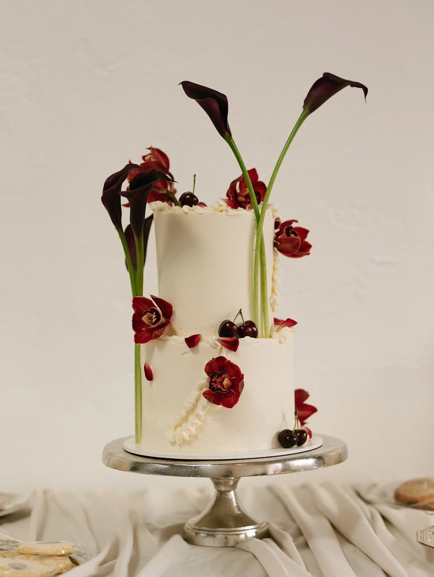 The cake was a VIBE. @francesbakingco