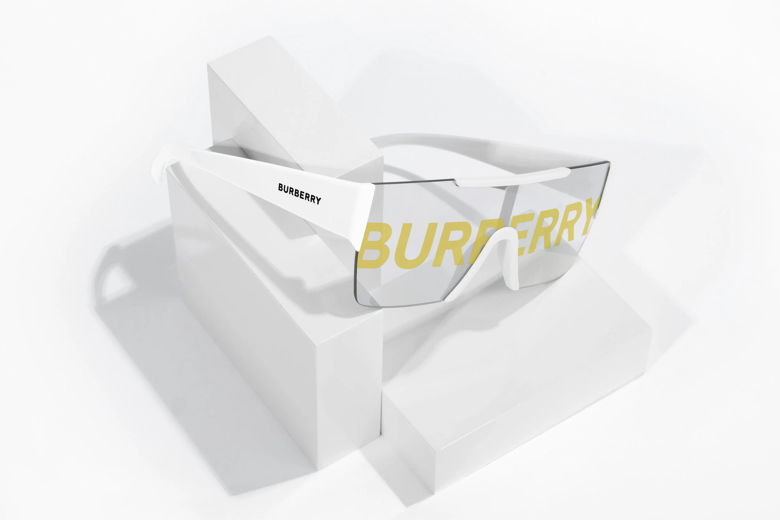 Sunglass-Burberry-2-web.jpg
