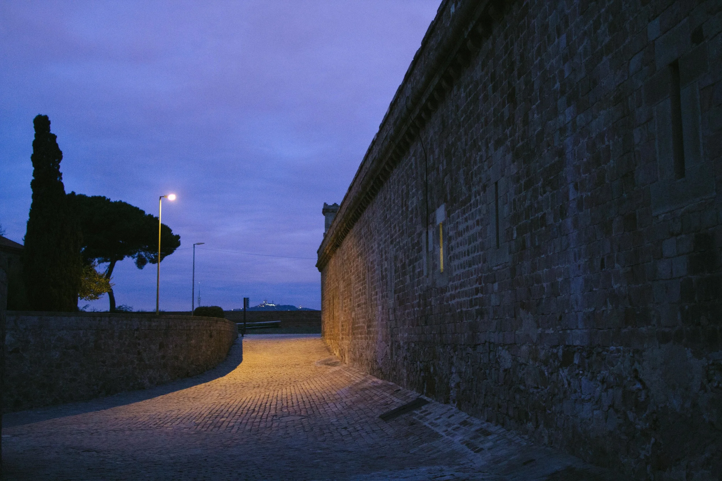 SPAIN PART V // BARCELONA AT NIGHT // THE ETERNAL CHILD // PHOTO BY © VALERIE NOELL