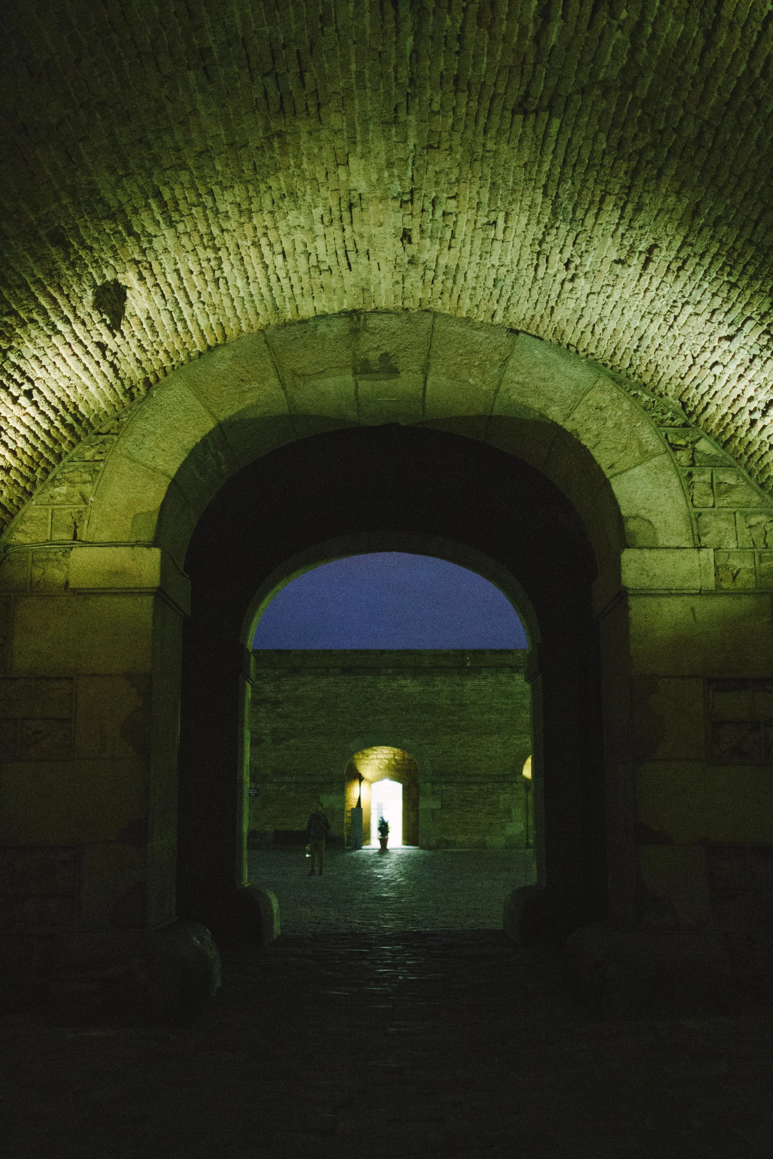 SPAIN PART V // BARCELONA AT NIGHT // THE ETERNAL CHILD // PHOTO BY © VALERIE NOELL
