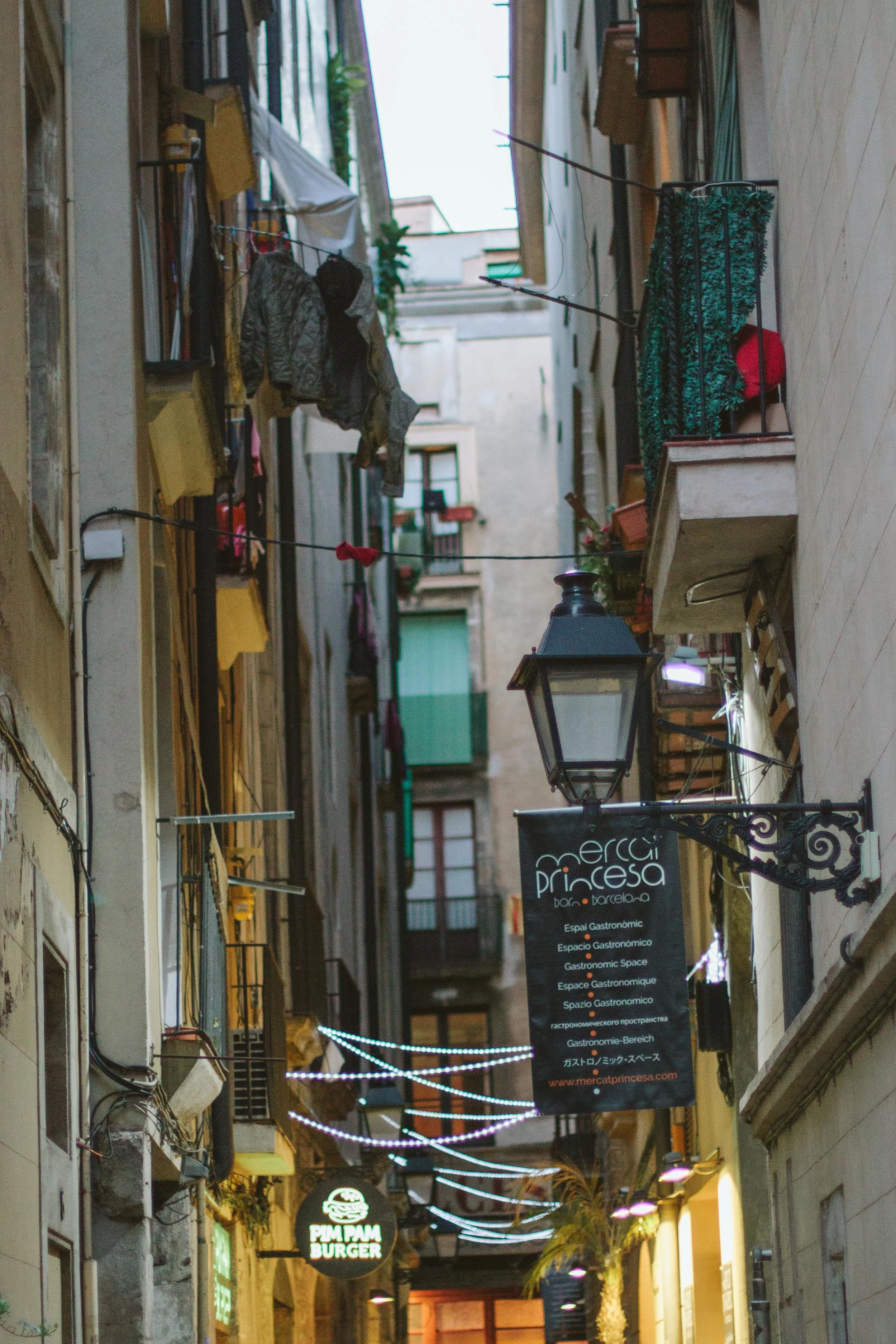 SPAIN PART IV // AN EVENING STROLL // THE ETERNAL CHILD / PHOTO BY © VALERIE NOELL