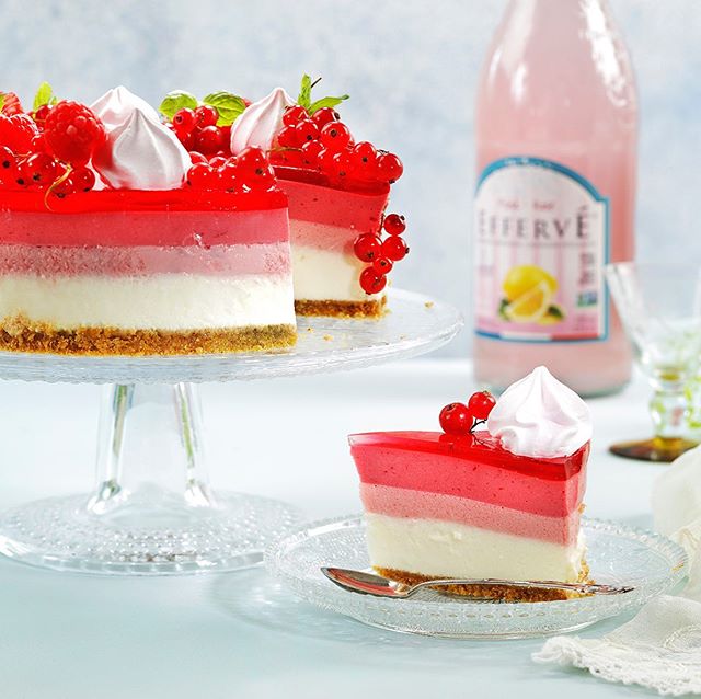 RASPBERRY MOUSE CHEESECAKE😋
RECIPE:
Preheat oven to 325 - Fahrenheit/ 160 celcius.
Mix cream cheese, sugar, eggs and vanilla with electric mixer on medium 4 minutes.
Pour into prepared crust then place on baking sheet and bake 25 minutes.
Cool to re