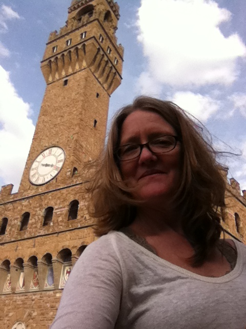 Sarah in front of the palazzo Vecchio at the Piazza della signoria where the david originally stood.