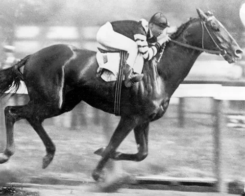Man_o'_War_winning_the_Belmont.jpg
