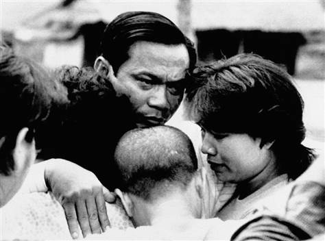 Pran-and-Crowd.jpg