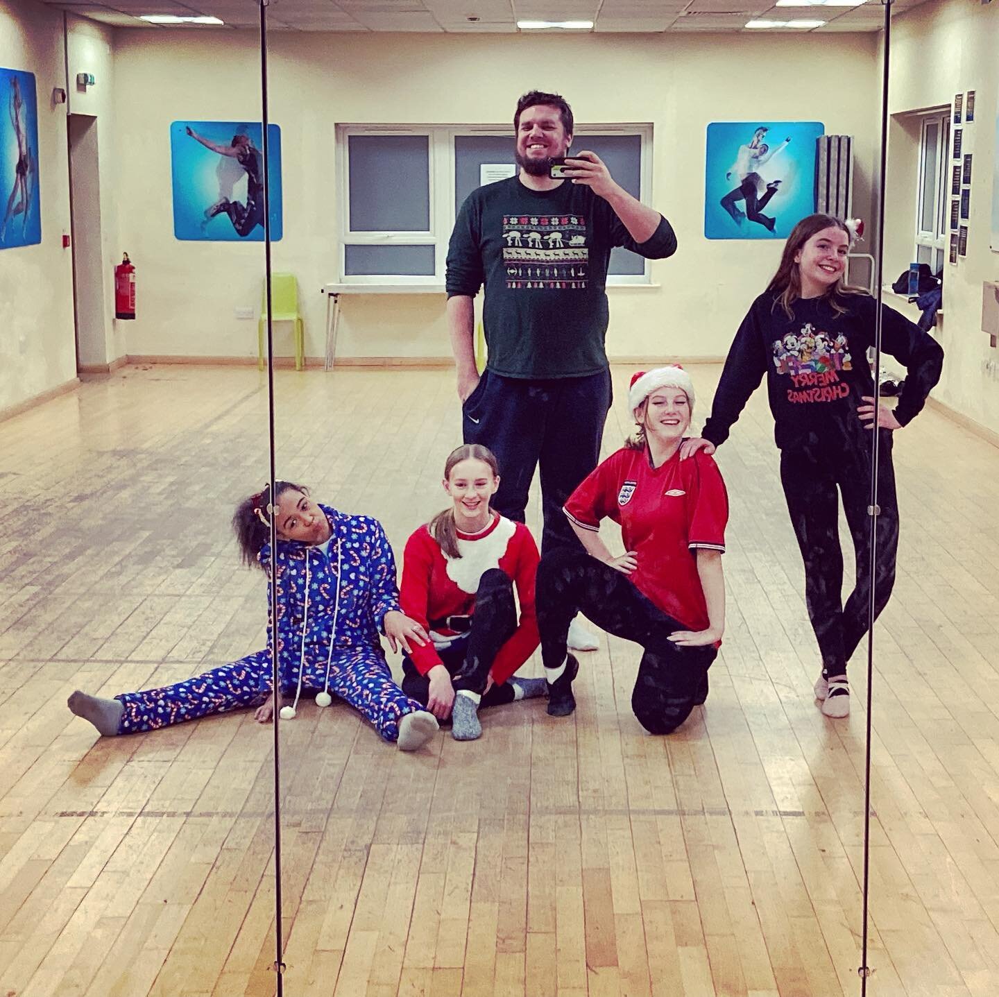 Advanced contemporary getting into the festive spirit with their Christmas clothing choices tonight! Advanced contemporary returns on the 10th of January, if you would like more info on the class or to join us for a free taster drop us a message. Thi